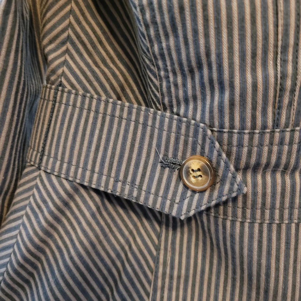 APOSTROPHE WOMENS SIZE 8 GRAY STRIPED STRUCTURED BLAZER-TIES IN THE FRONT - Picture 9 of 15